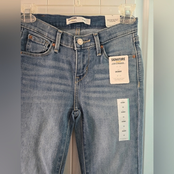 NWT Girls Signature Levi Strauss skinny jeans size 10 - Picture 2 of 6